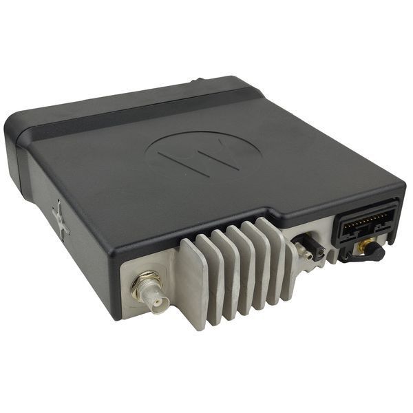 Професійна автомобільна цифрова рація Motorola DM4601e UHF LP (MDM28QNN9RA2AN) 26010 фото