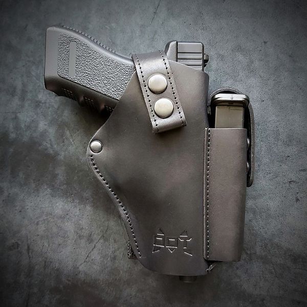 Шкіряна кобура під GLOCK 17 на MOLLE, чорна GL17006 фото